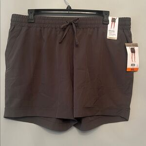 NWT Ladies’ Mondetta Active Walking Shorts, Size XXL, Burnt Olive